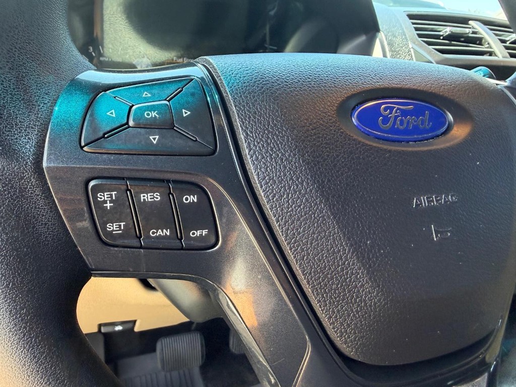 Ford Explorer Vehicle Full-screen Gallery Image 28