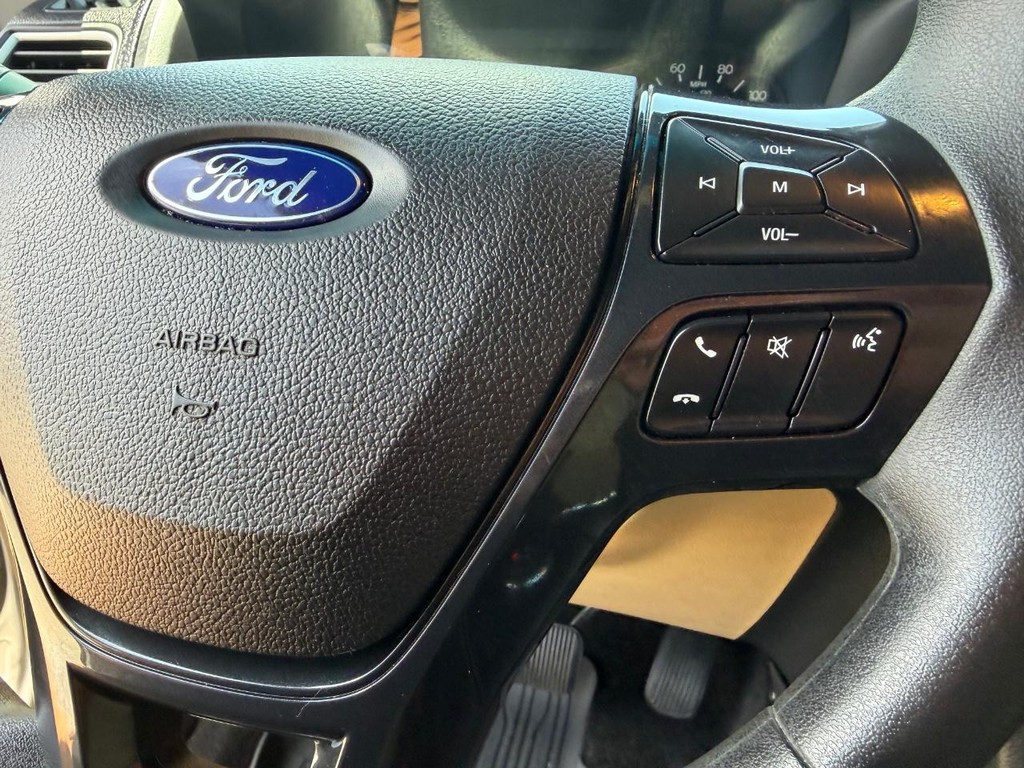 Ford Explorer Vehicle Full-screen Gallery Image 29