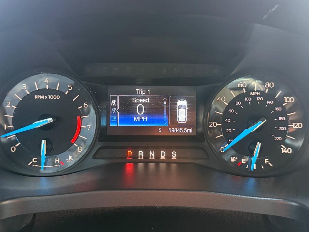 Ford Explorer Vehicle Full-screen Gallery Image 30