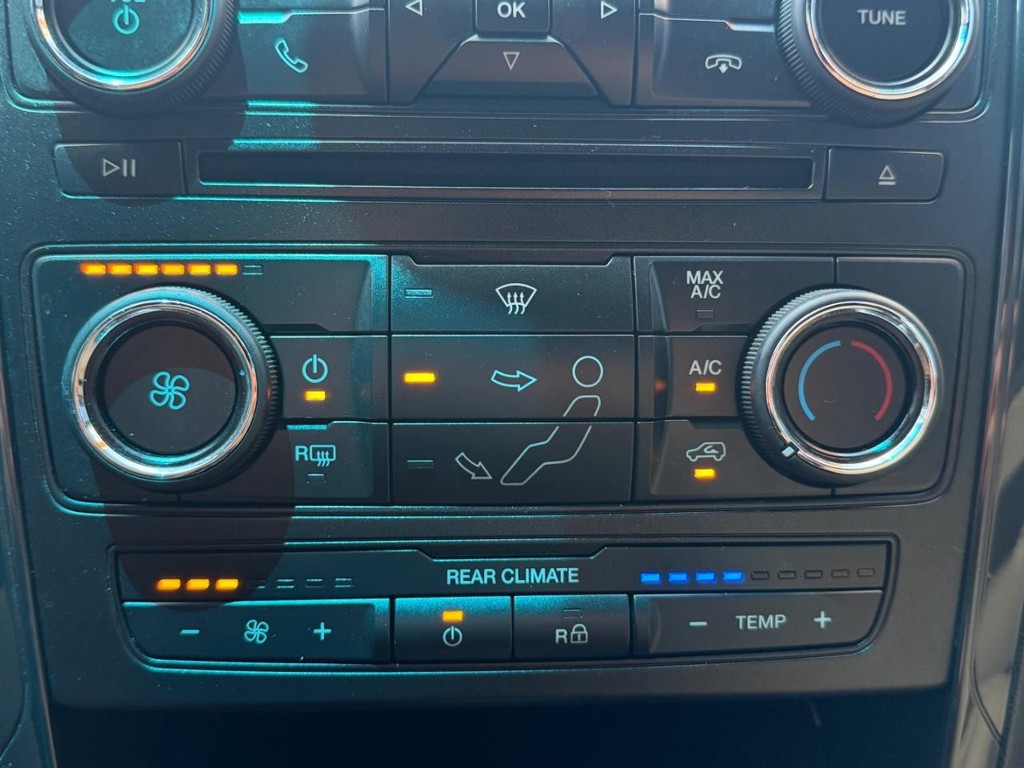 Ford Explorer Vehicle Full-screen Gallery Image 33