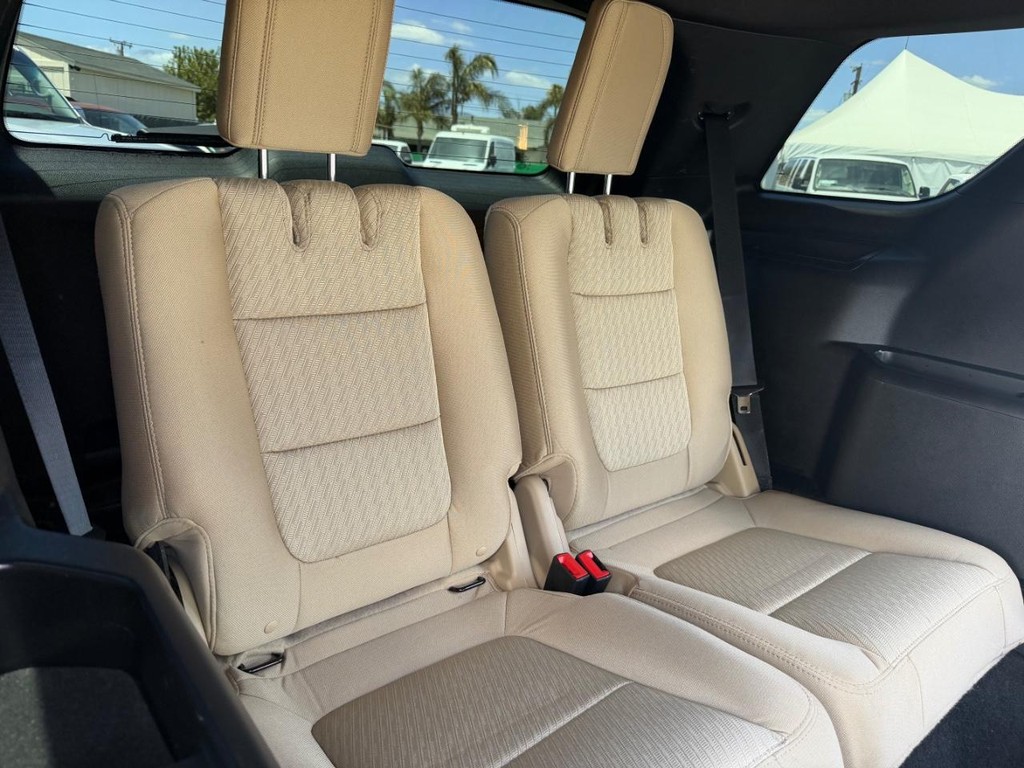 Ford Explorer Vehicle Full-screen Gallery Image 38
