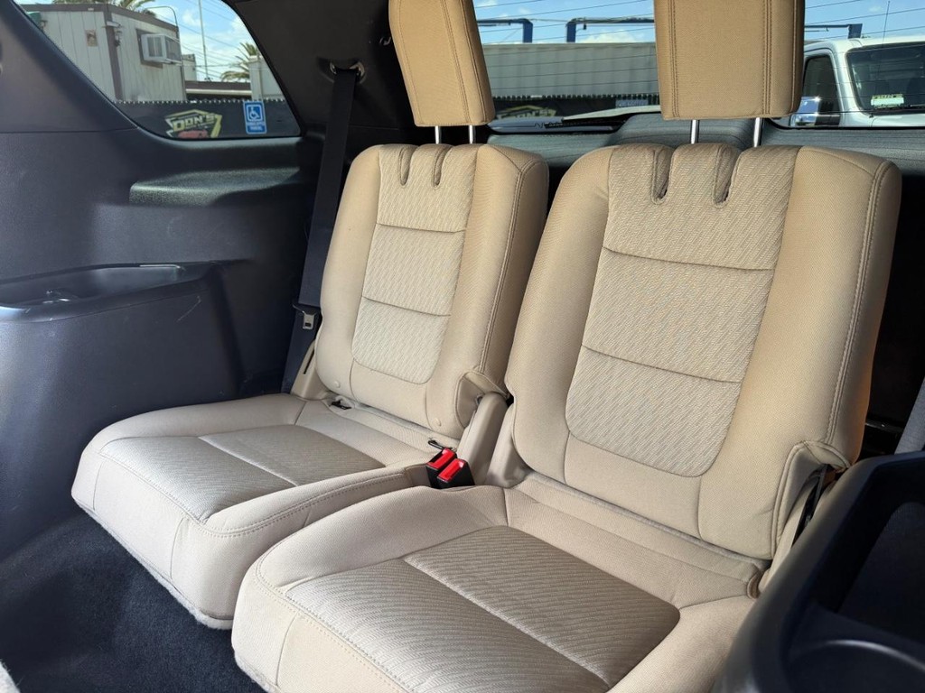 Ford Explorer Vehicle Full-screen Gallery Image 41