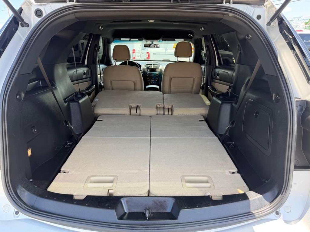 Ford Explorer Vehicle Full-screen Gallery Image 42