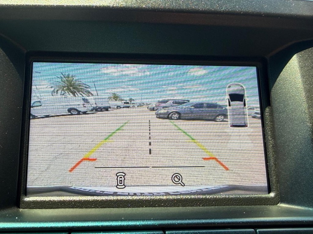 Ford Explorer Vehicle Full-screen Gallery Image 45
