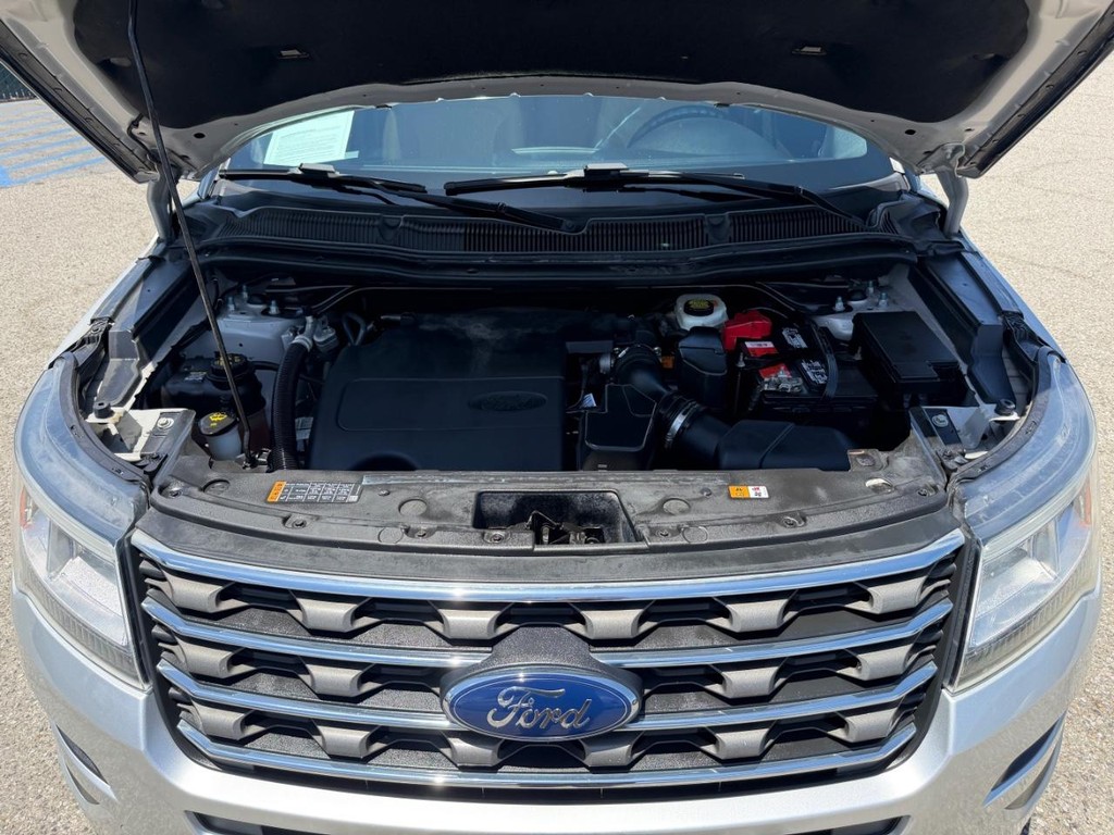 Ford Explorer Vehicle Full-screen Gallery Image 48