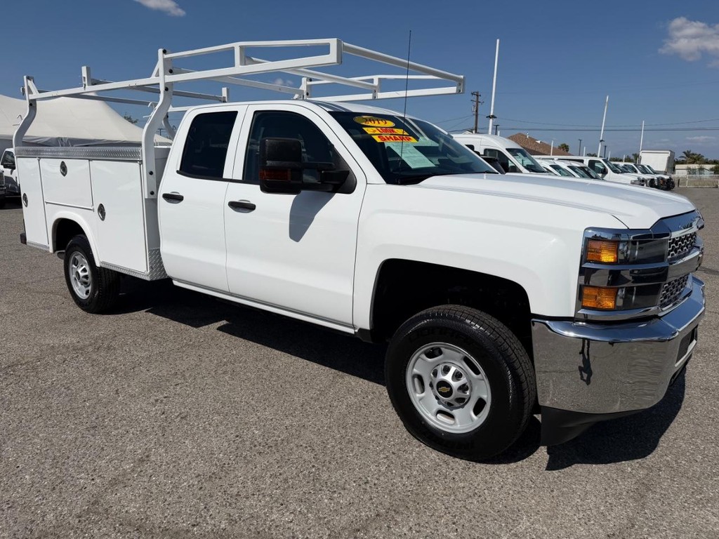 Chevrolet Silverado 2500HD Vehicle Full-screen Gallery Image 03