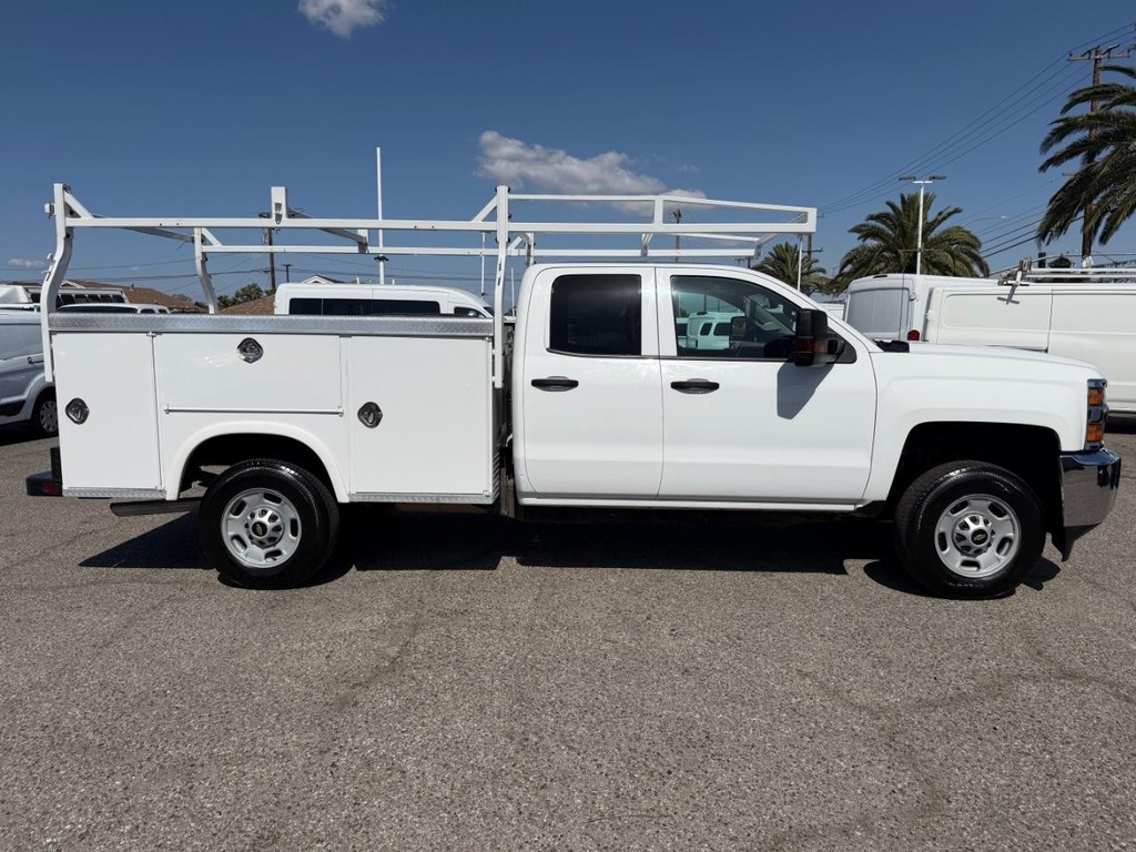 Chevrolet Silverado 2500HD Vehicle Full-screen Gallery Image 05