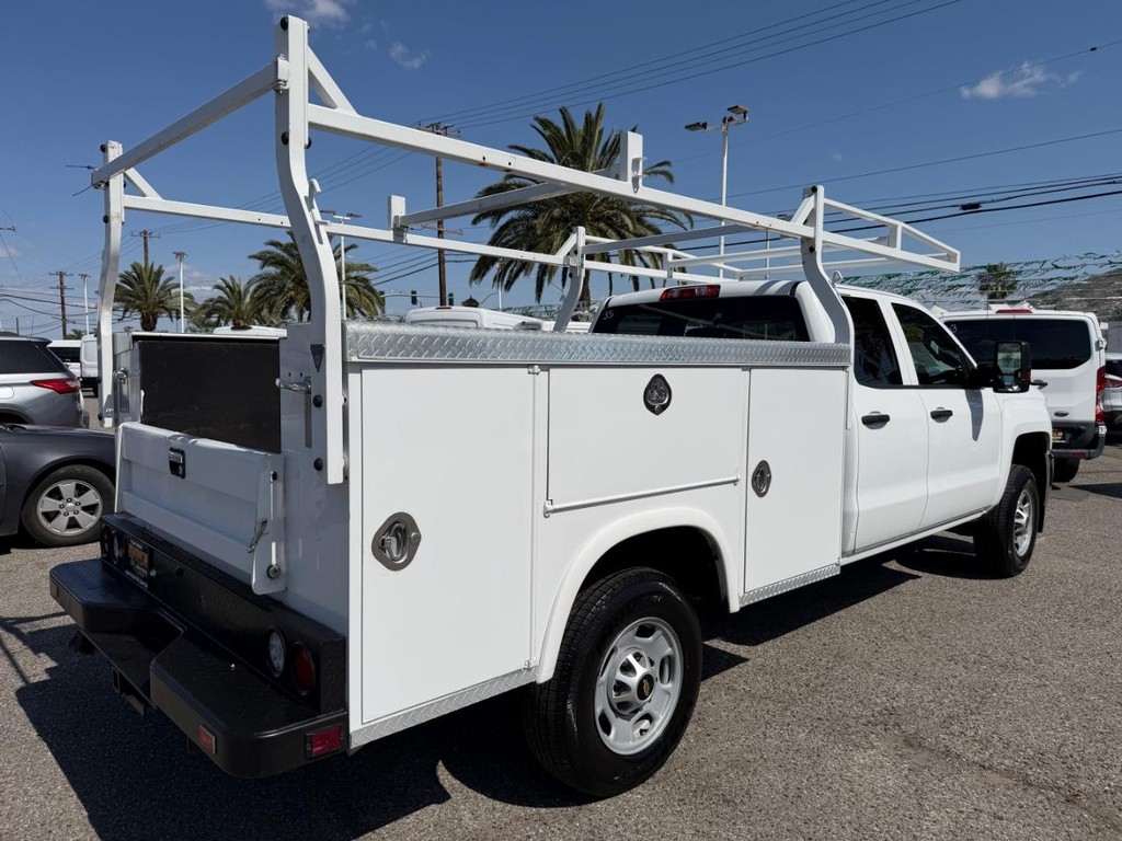 Chevrolet Silverado 2500HD Vehicle Full-screen Gallery Image 06