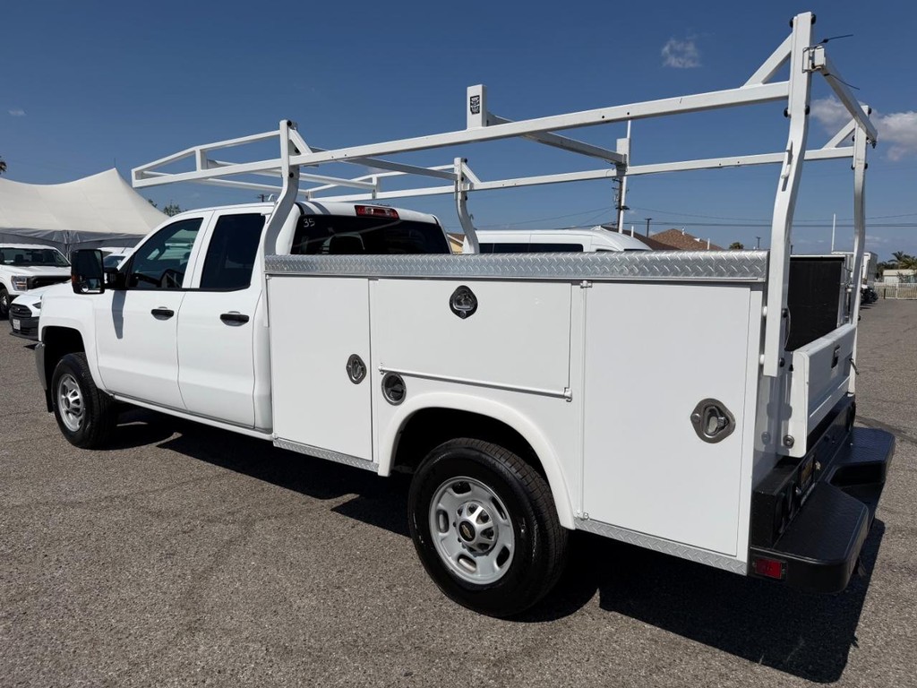 Chevrolet Silverado 2500HD Vehicle Full-screen Gallery Image 09