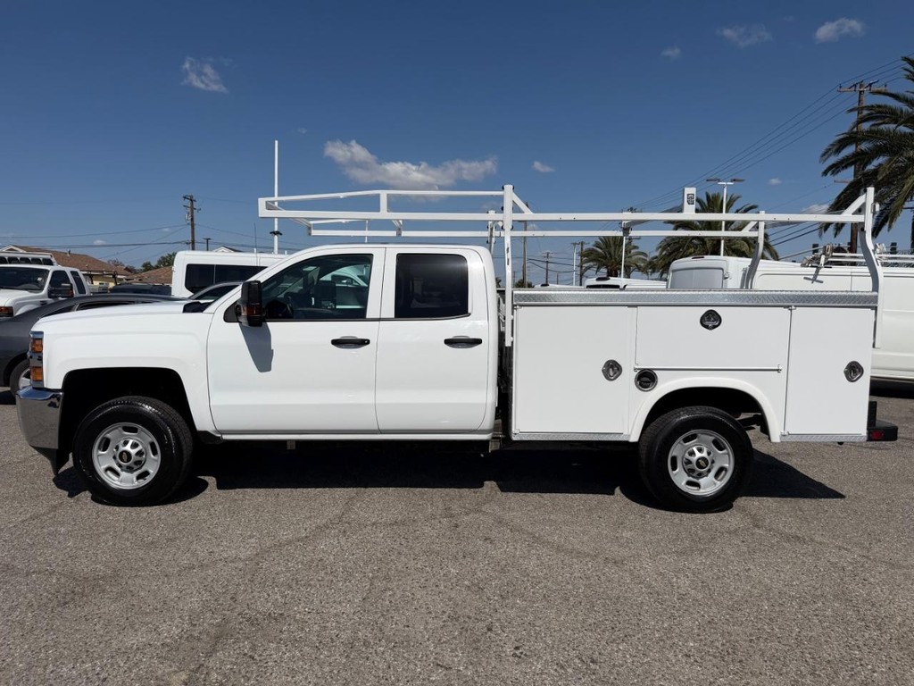 Chevrolet Silverado 2500HD Vehicle Full-screen Gallery Image 11