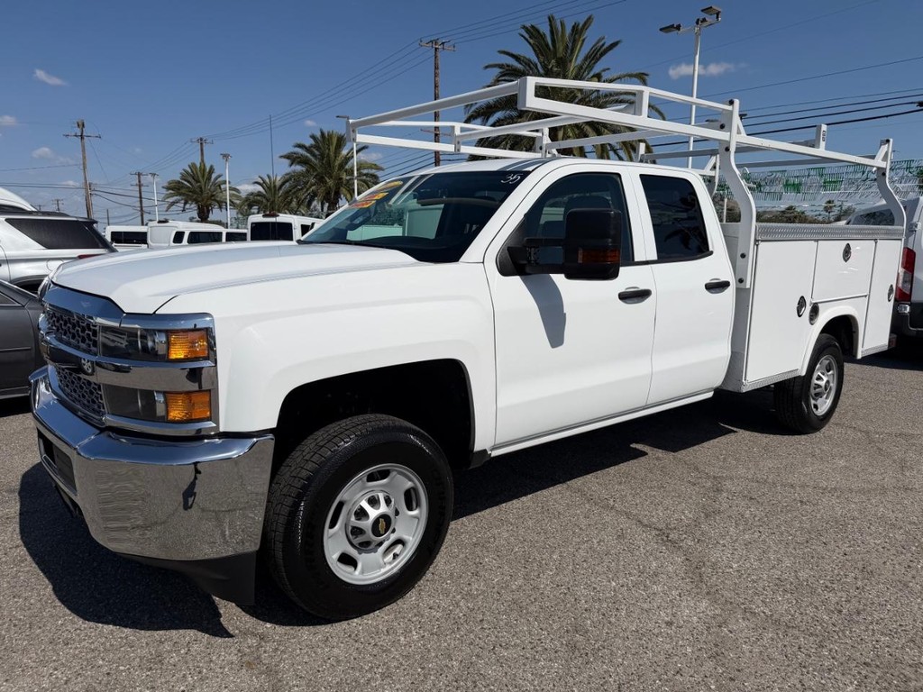 Chevrolet Silverado 2500HD Vehicle Full-screen Gallery Image 12