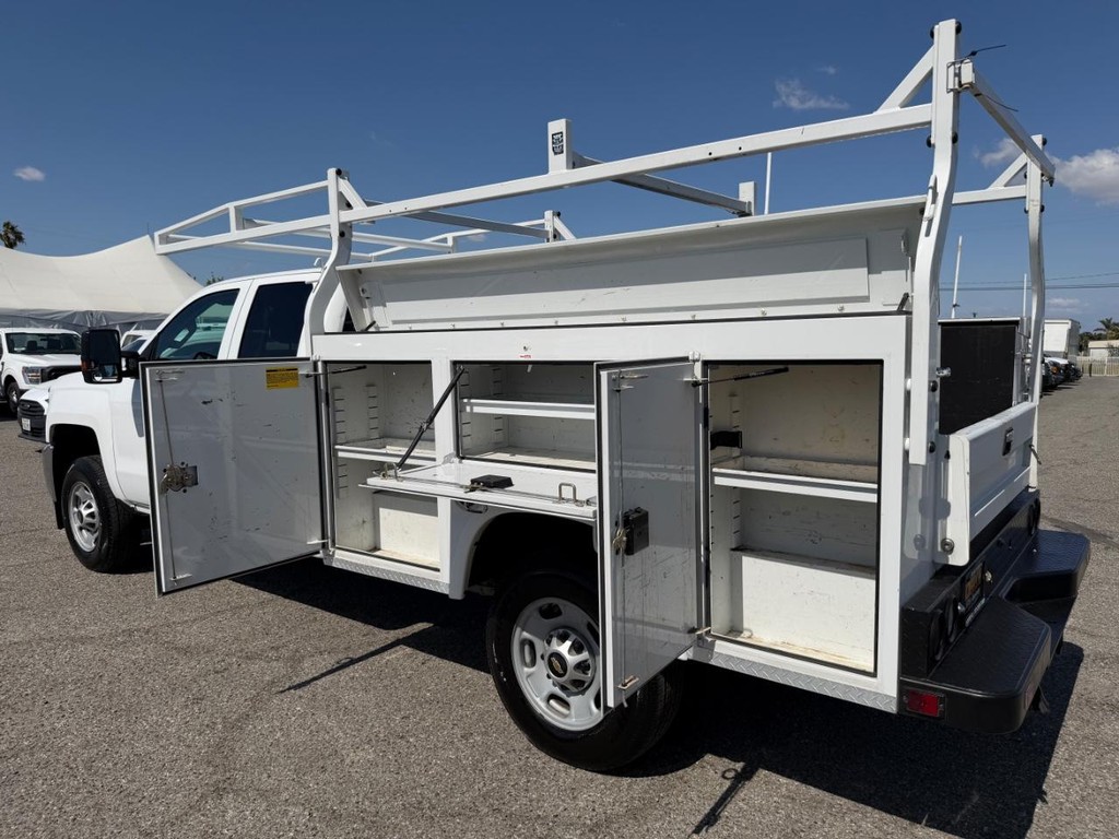 Chevrolet Silverado 2500HD Vehicle Full-screen Gallery Image 20
