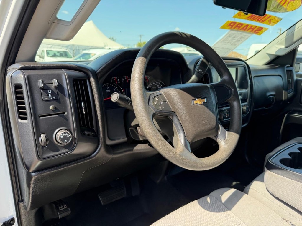 Chevrolet Silverado 2500HD Vehicle Full-screen Gallery Image 25