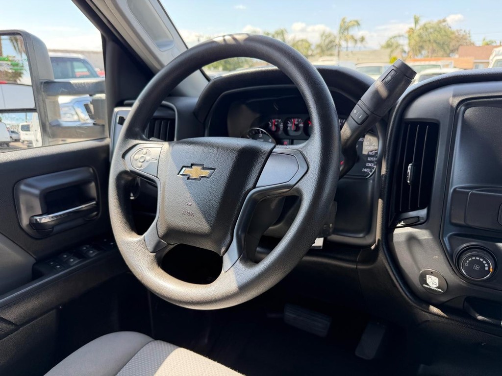 Chevrolet Silverado 2500HD Vehicle Full-screen Gallery Image 27