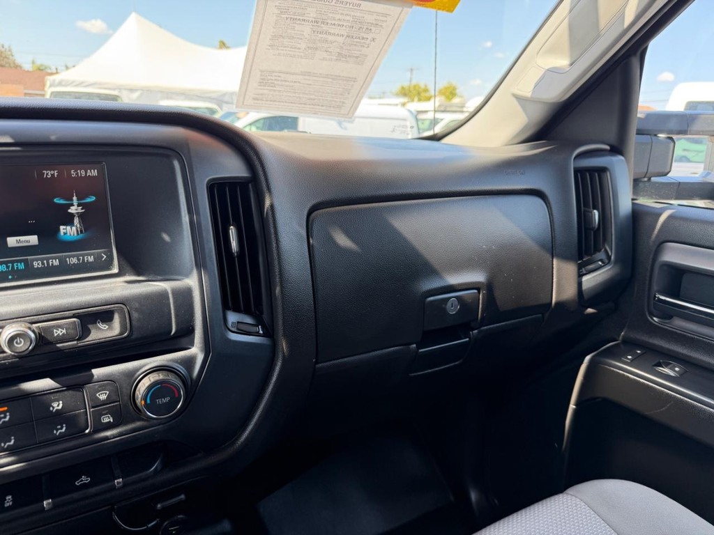 Chevrolet Silverado 2500HD Vehicle Full-screen Gallery Image 29