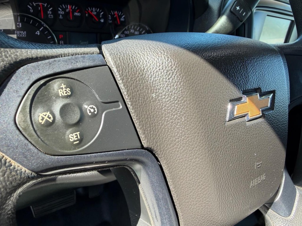 Chevrolet Silverado 2500HD Vehicle Full-screen Gallery Image 31