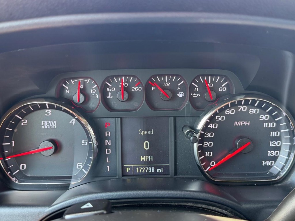 Chevrolet Silverado 2500HD Vehicle Full-screen Gallery Image 32