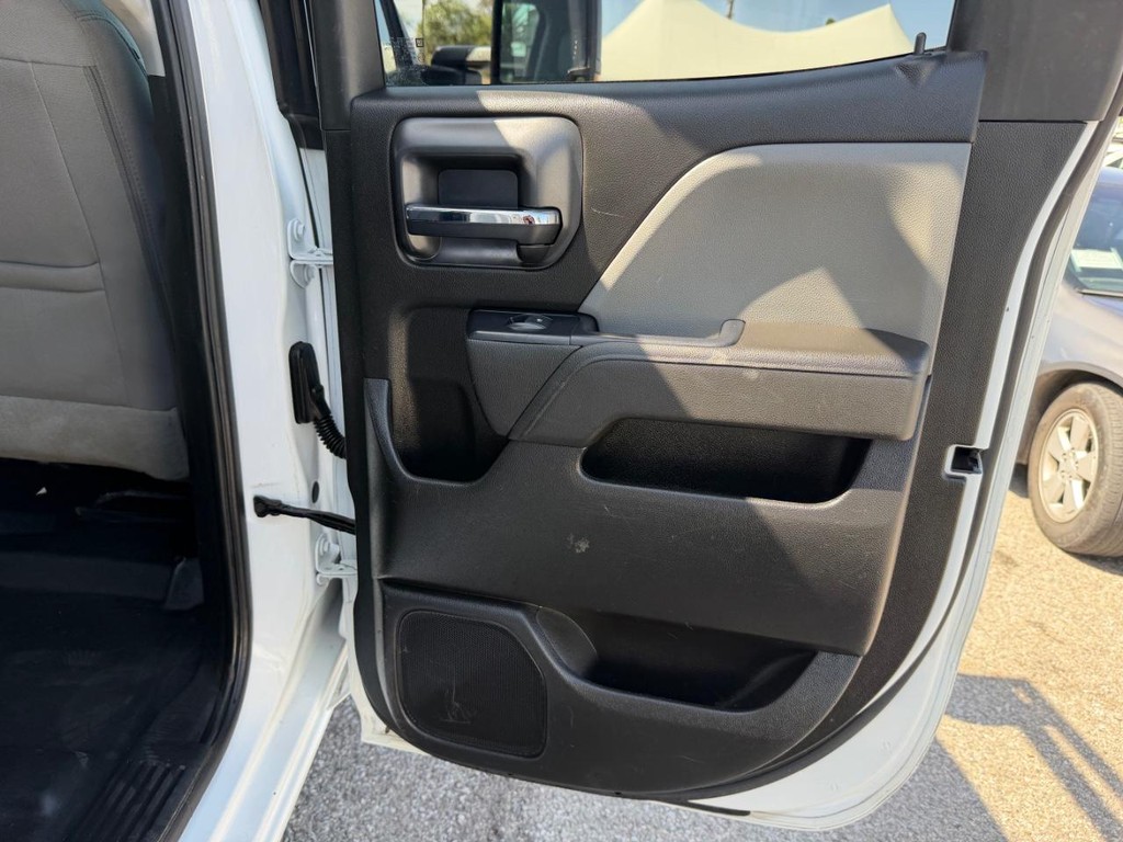 Chevrolet Silverado 2500HD Vehicle Full-screen Gallery Image 34