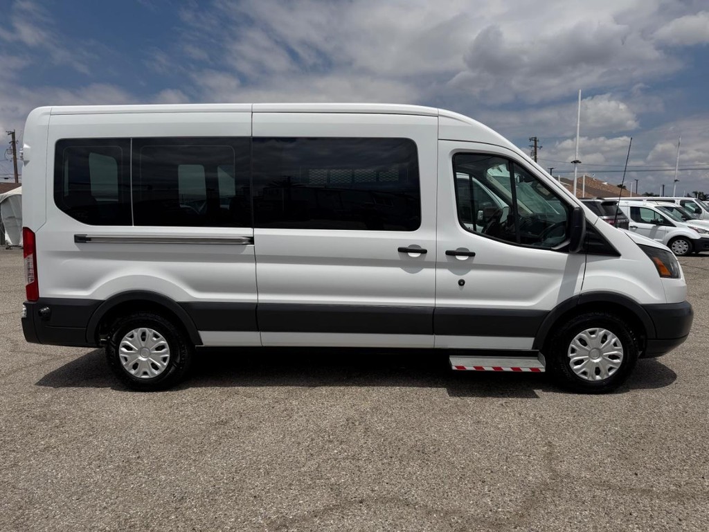 Ford Transit 350 Vehicle Full-screen Gallery Image 06