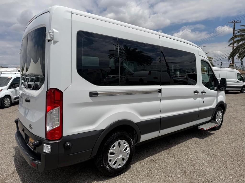 Ford Transit 350 Vehicle Full-screen Gallery Image 08