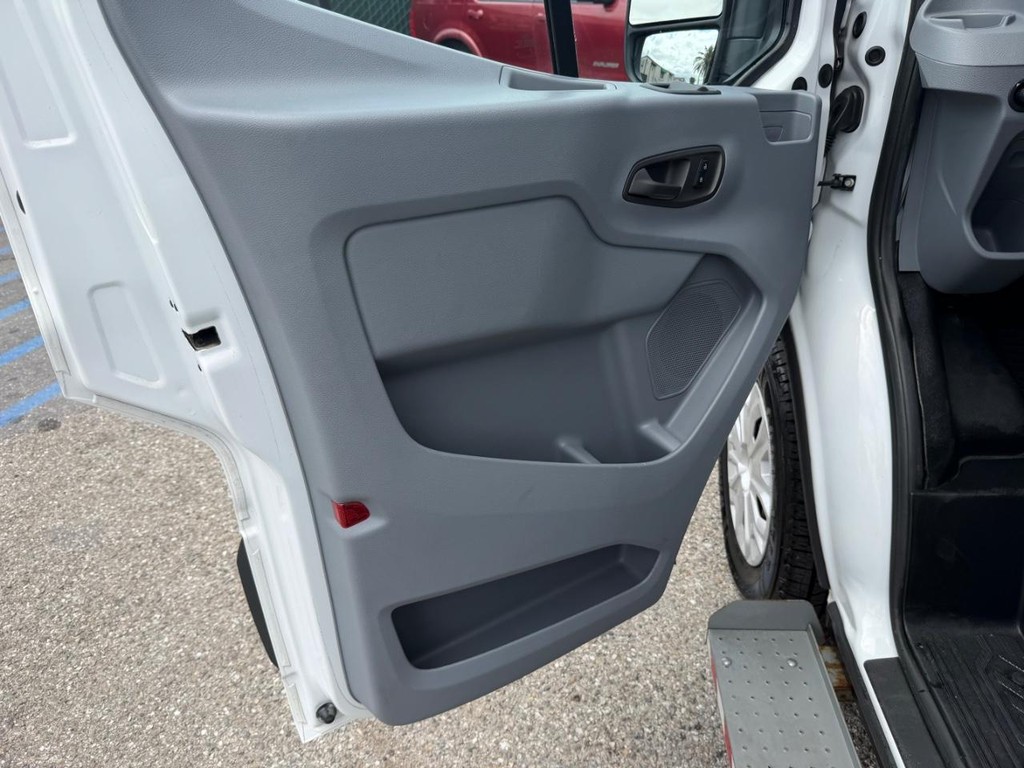 Ford Transit 350 Vehicle Full-screen Gallery Image 16