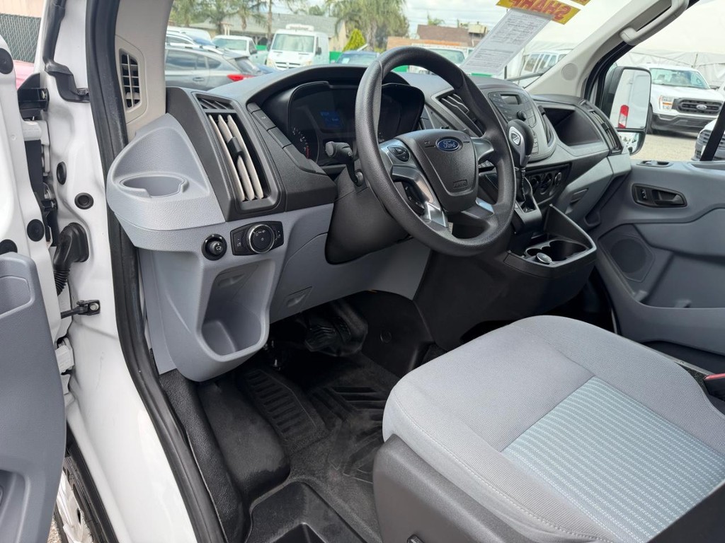 Ford Transit 350 Vehicle Full-screen Gallery Image 17