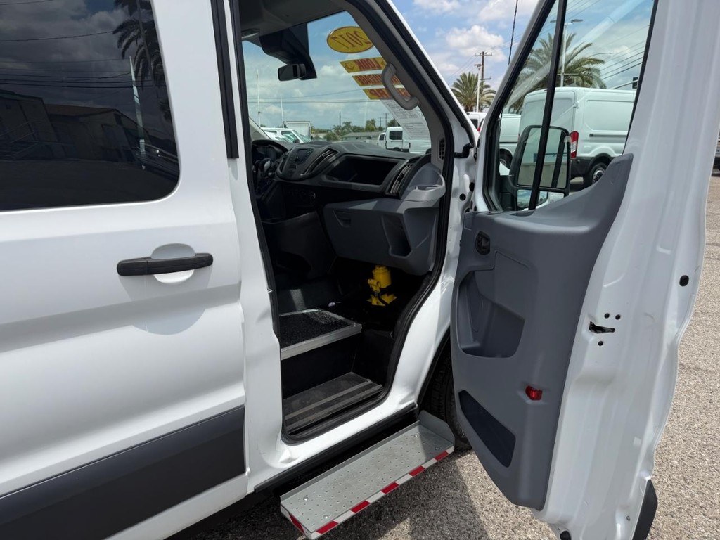 Ford Transit 350 Vehicle Full-screen Gallery Image 21