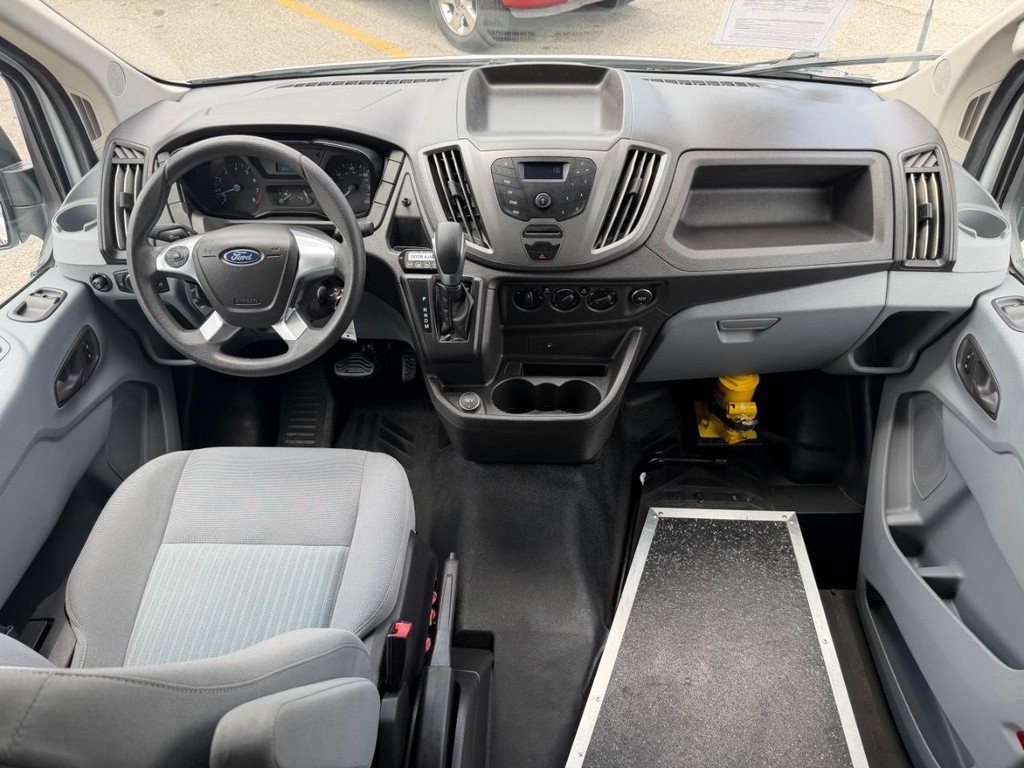 Ford Transit 350 Vehicle Full-screen Gallery Image 26