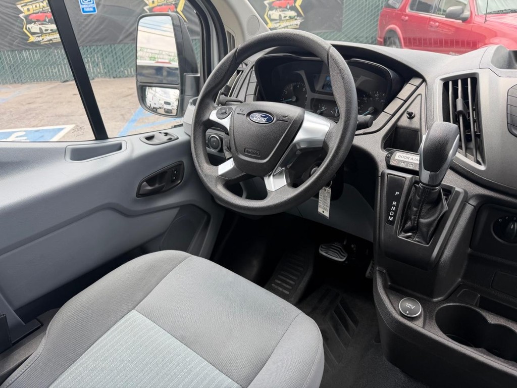 Ford Transit 350 Vehicle Full-screen Gallery Image 27