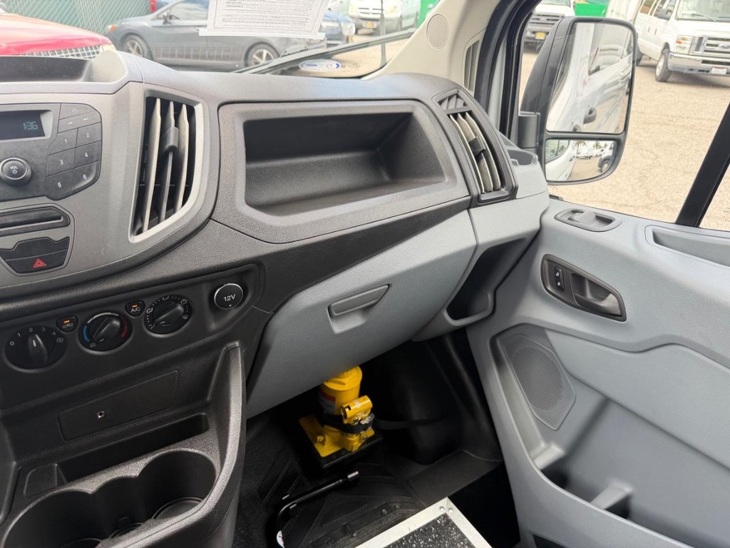 Ford Transit 350 Vehicle Full-screen Gallery Image 29