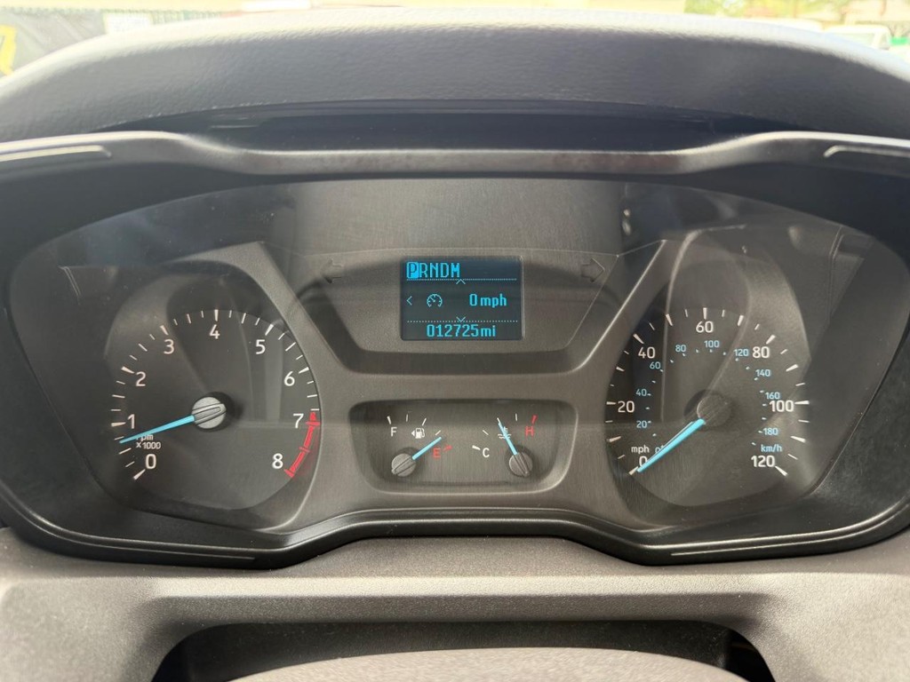 Ford Transit 350 Vehicle Full-screen Gallery Image 32