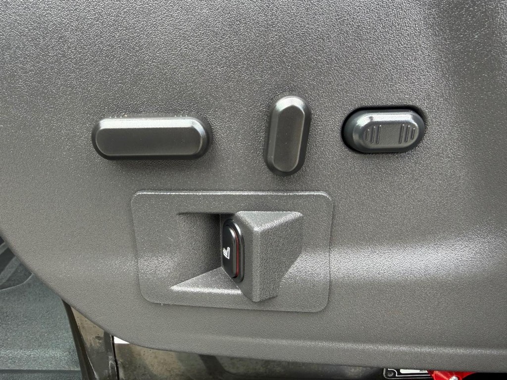 Ford Transit 350 Vehicle Full-screen Gallery Image 34