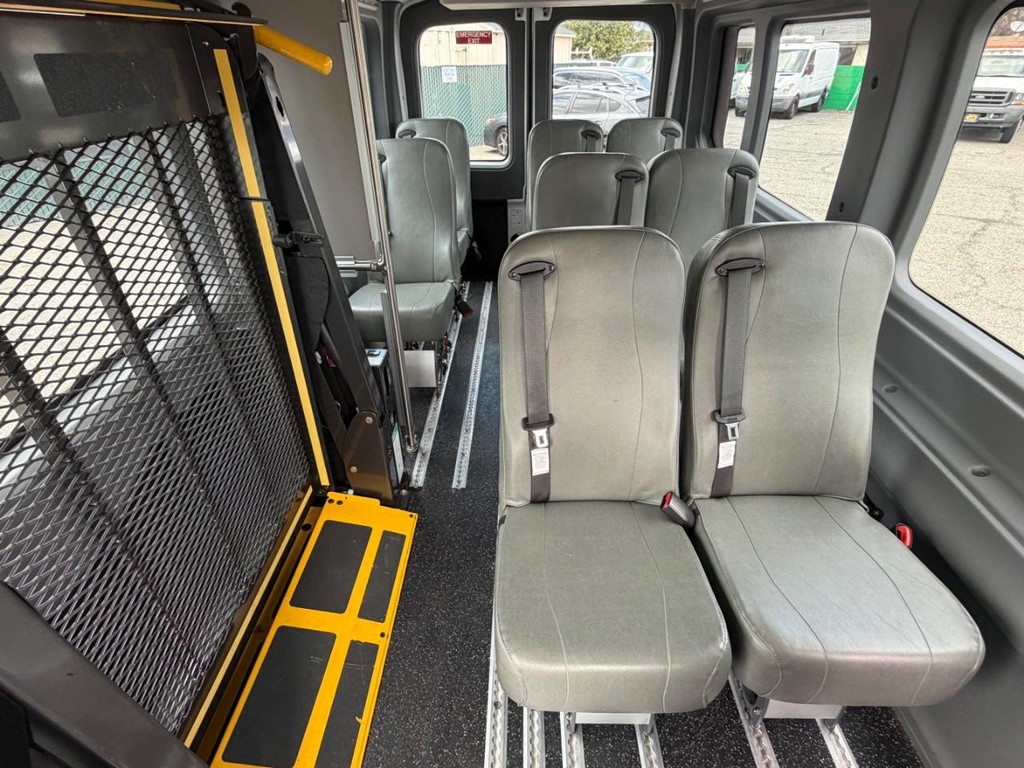Ford Transit 350 Vehicle Full-screen Gallery Image 42