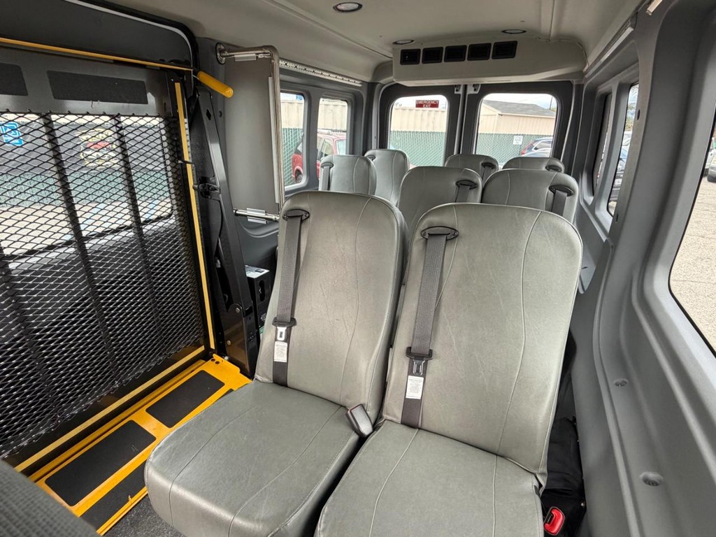 Ford Transit 350 Vehicle Full-screen Gallery Image 43