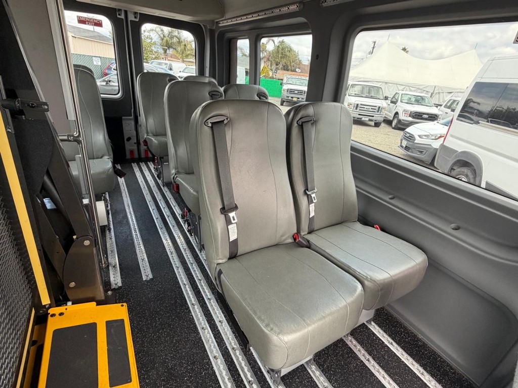 Ford Transit 350 Vehicle Full-screen Gallery Image 44