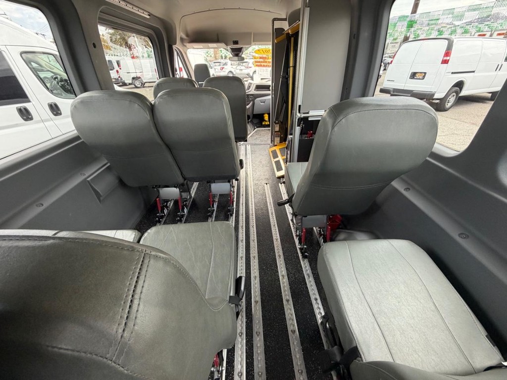 Ford Transit 350 Vehicle Full-screen Gallery Image 45