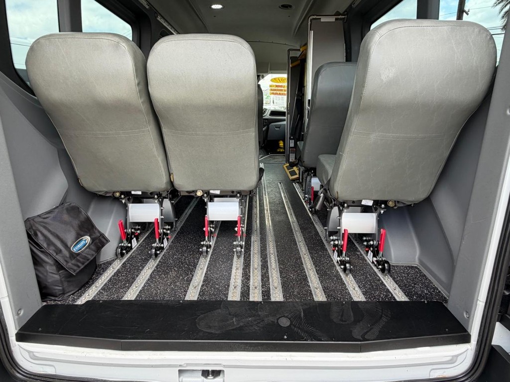 Ford Transit 350 Vehicle Full-screen Gallery Image 47