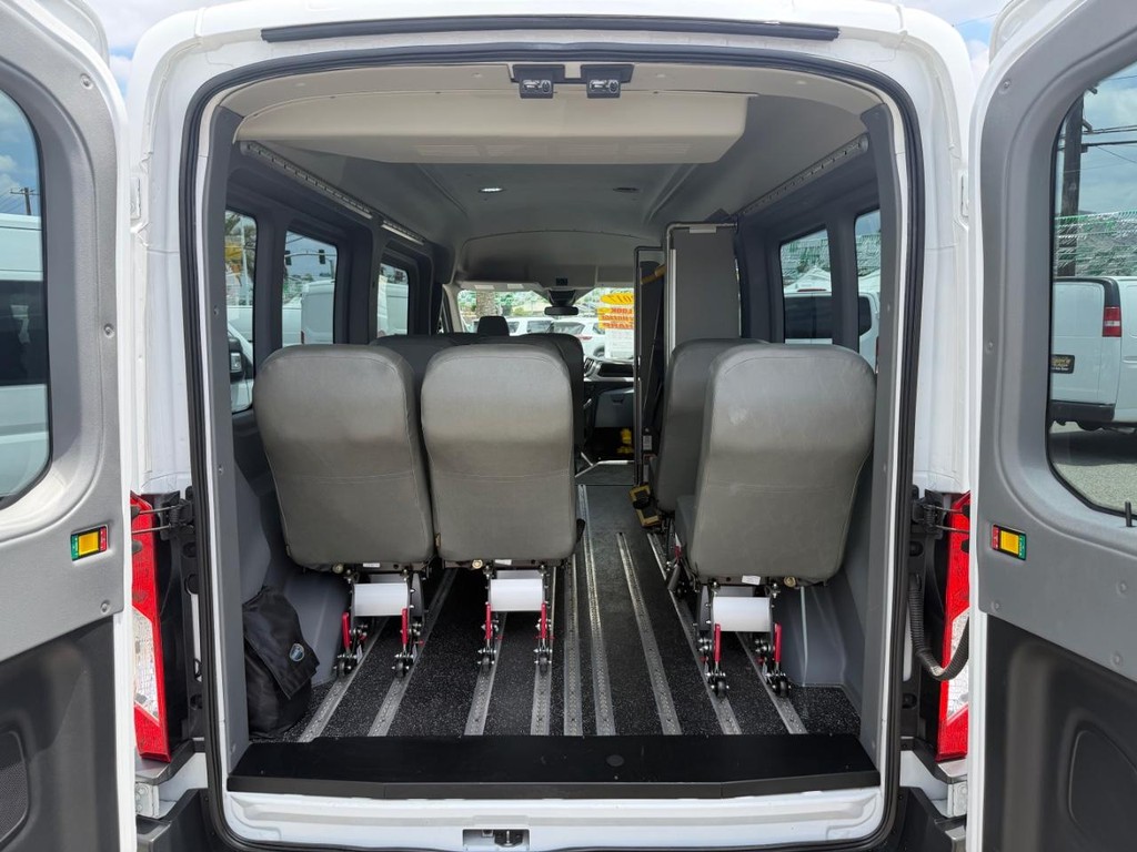 Ford Transit 350 Vehicle Full-screen Gallery Image 48