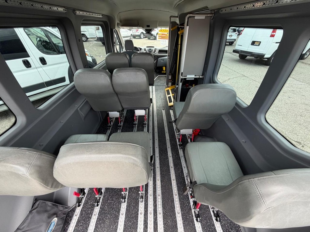 Ford Transit 350 Vehicle Full-screen Gallery Image 49