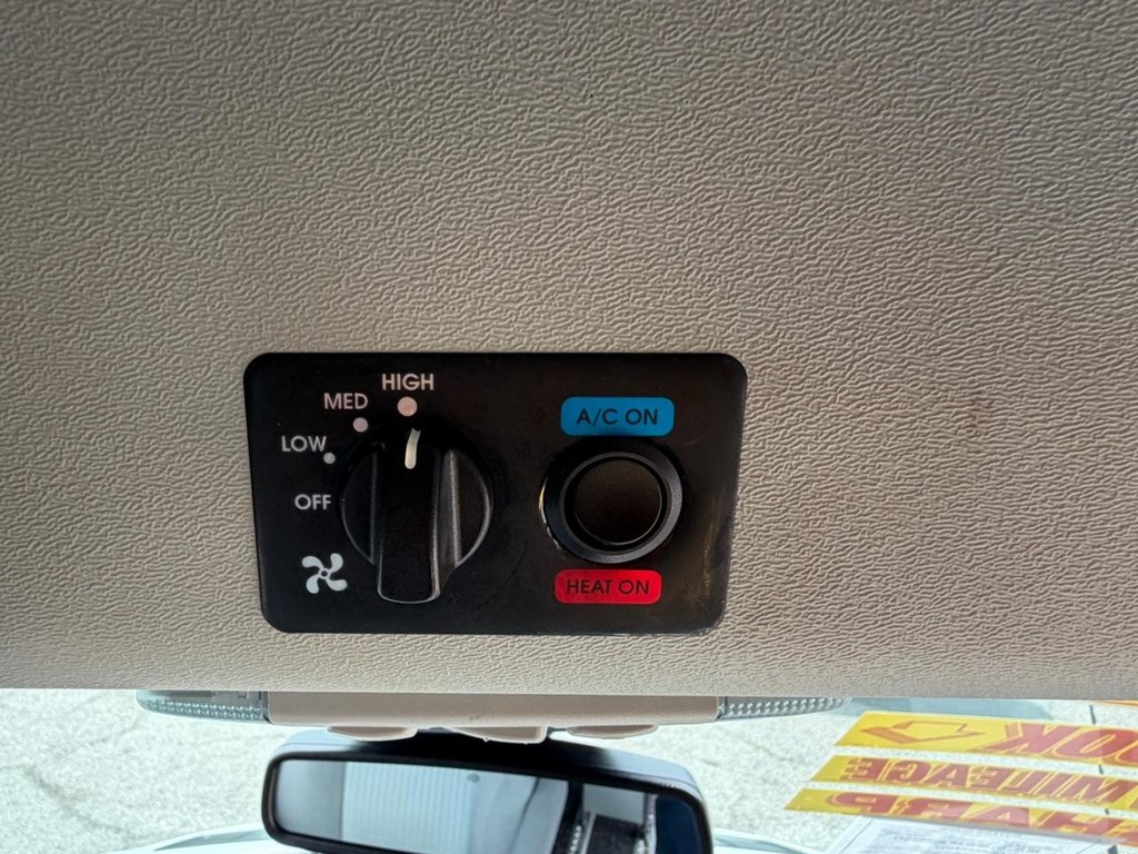 Ford Transit 350 Vehicle Full-screen Gallery Image 54