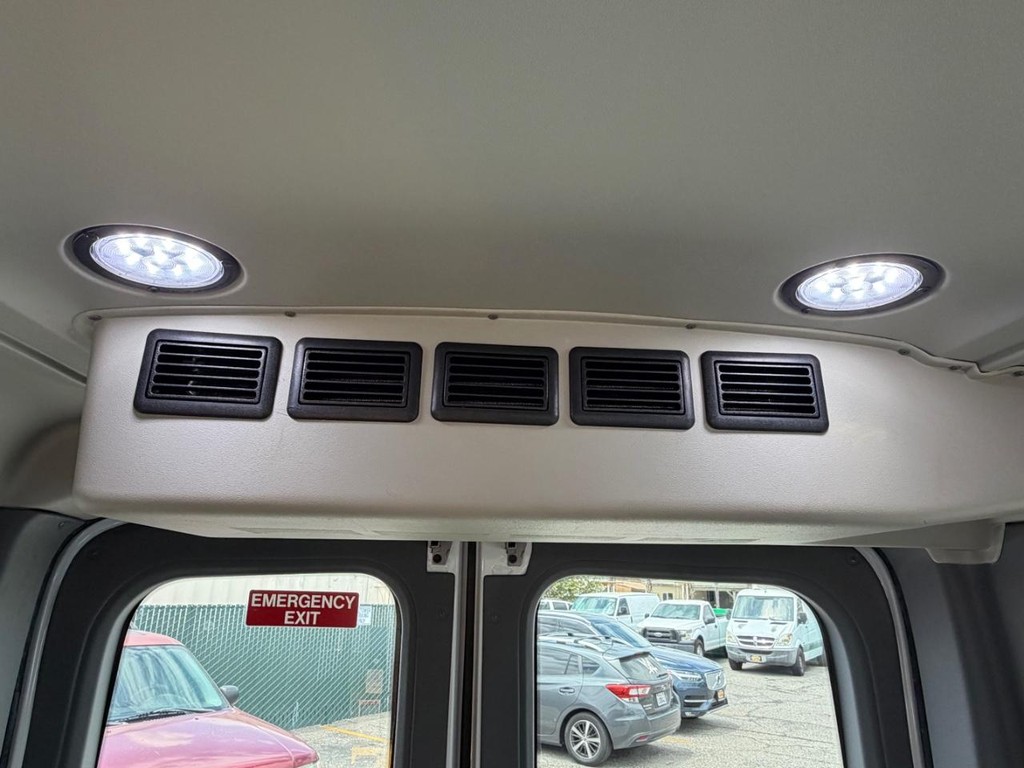 Ford Transit 350 Vehicle Full-screen Gallery Image 55