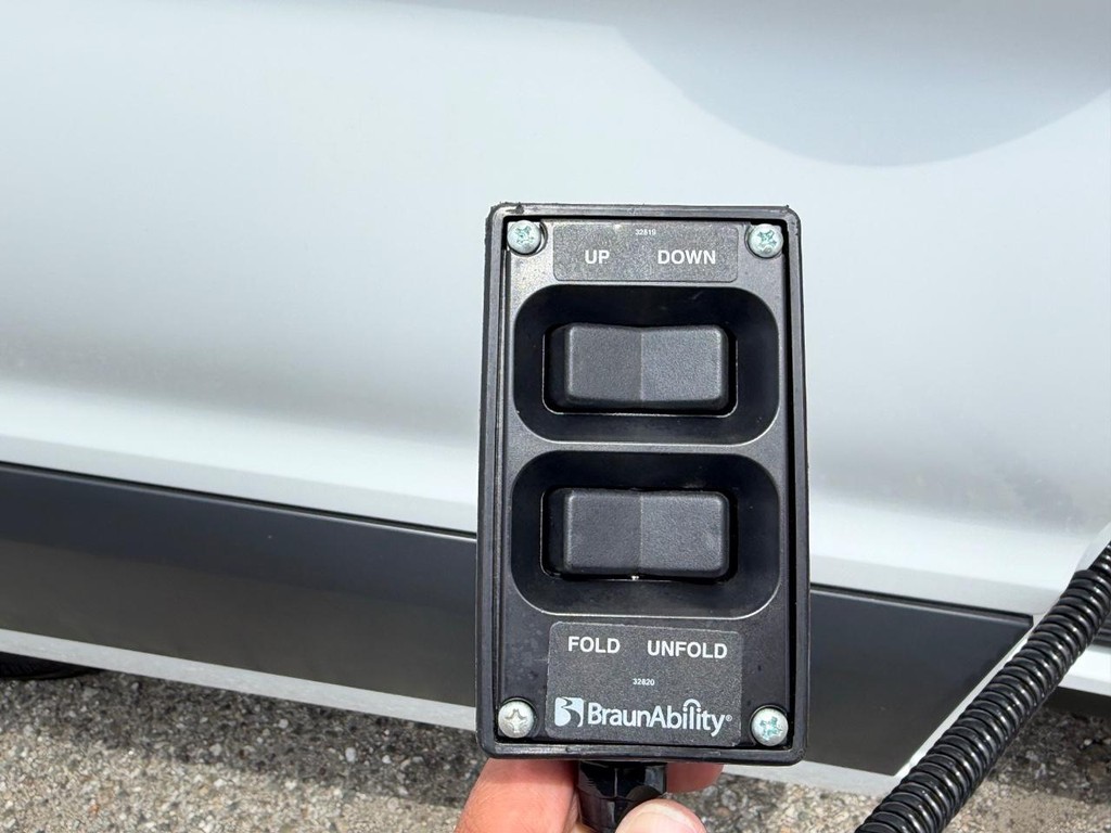 Ford Transit 350 Vehicle Full-screen Gallery Image 57