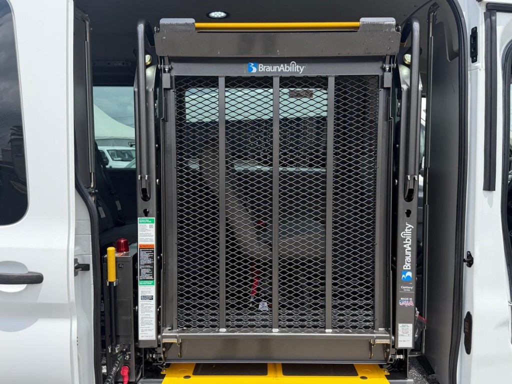 Ford Transit 350 Vehicle Full-screen Gallery Image 58