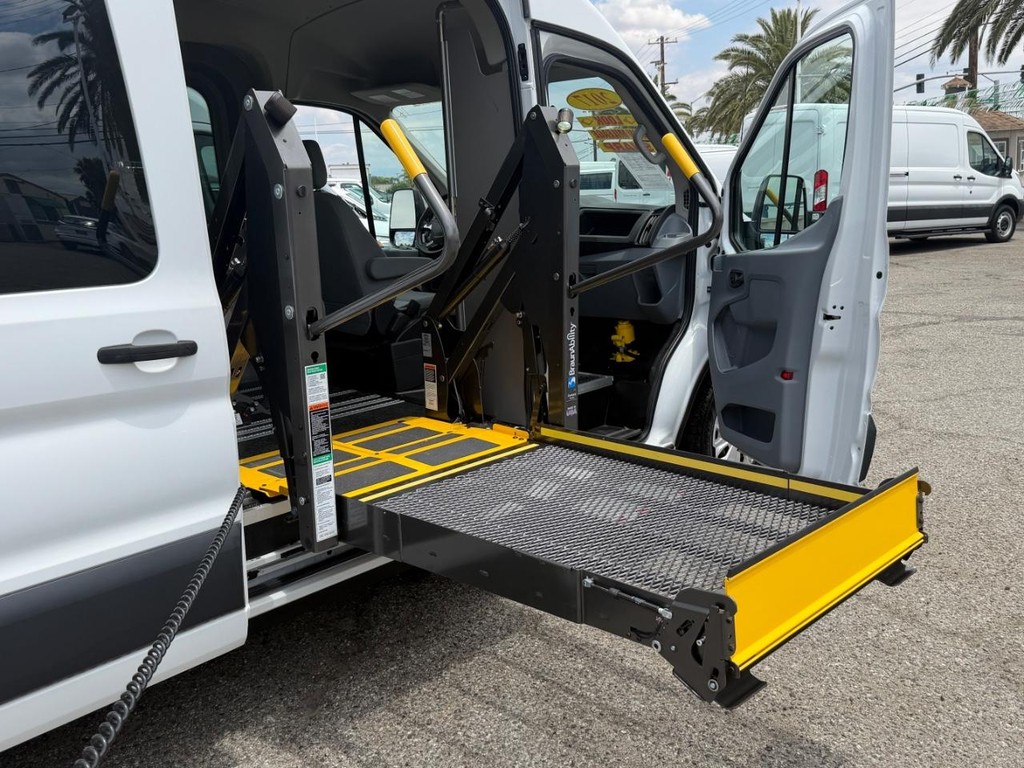 Ford Transit 350 Vehicle Full-screen Gallery Image 59