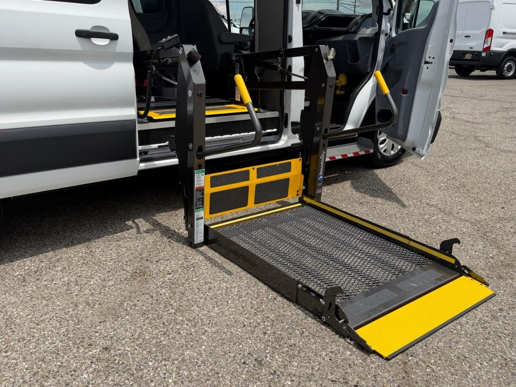 Ford Transit 350 Vehicle Full-screen Gallery Image 60