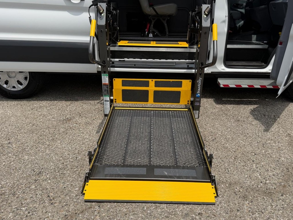 Ford Transit 350 Vehicle Full-screen Gallery Image 61