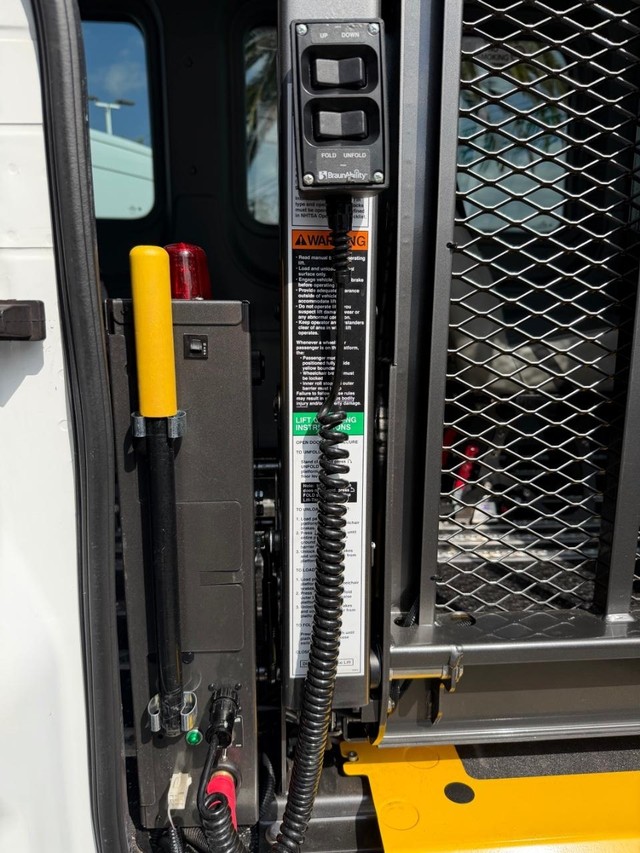 Ford Transit 350 Vehicle Full-screen Gallery Image 65