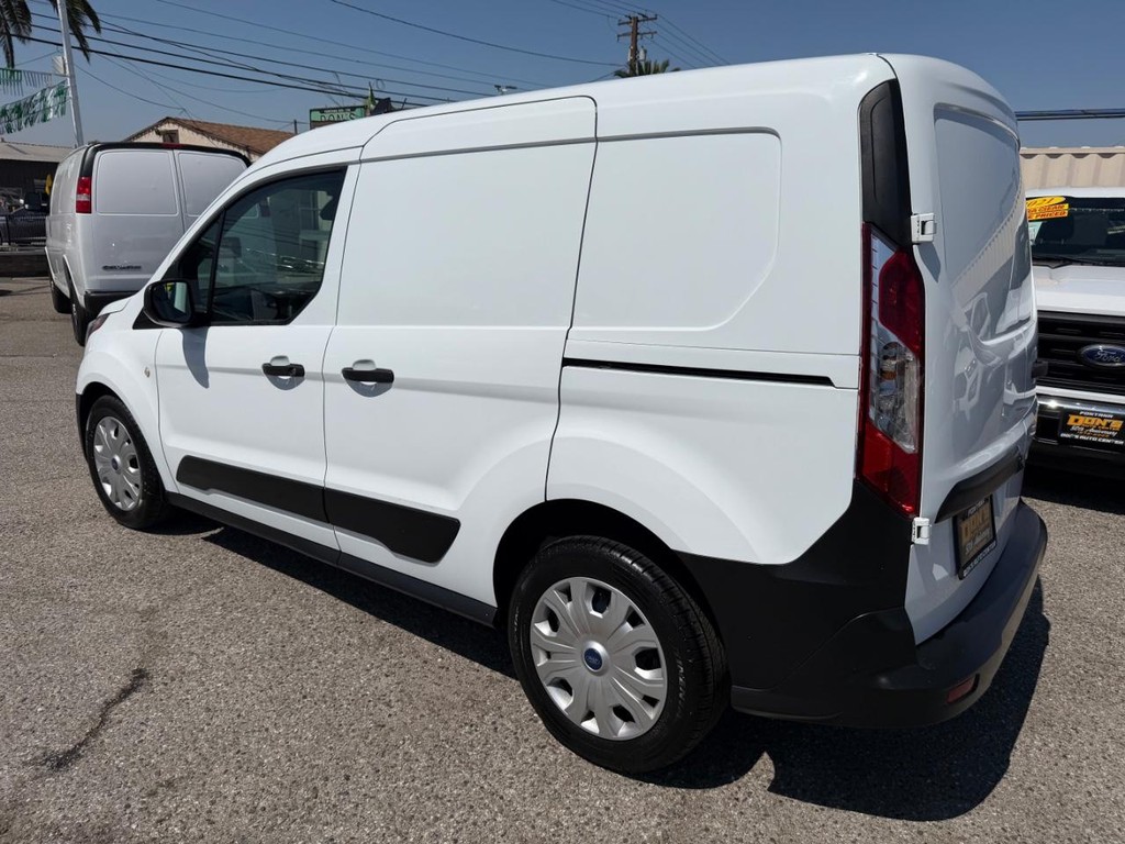 Ford Transit Connect Vehicle Full-screen Gallery Image 10