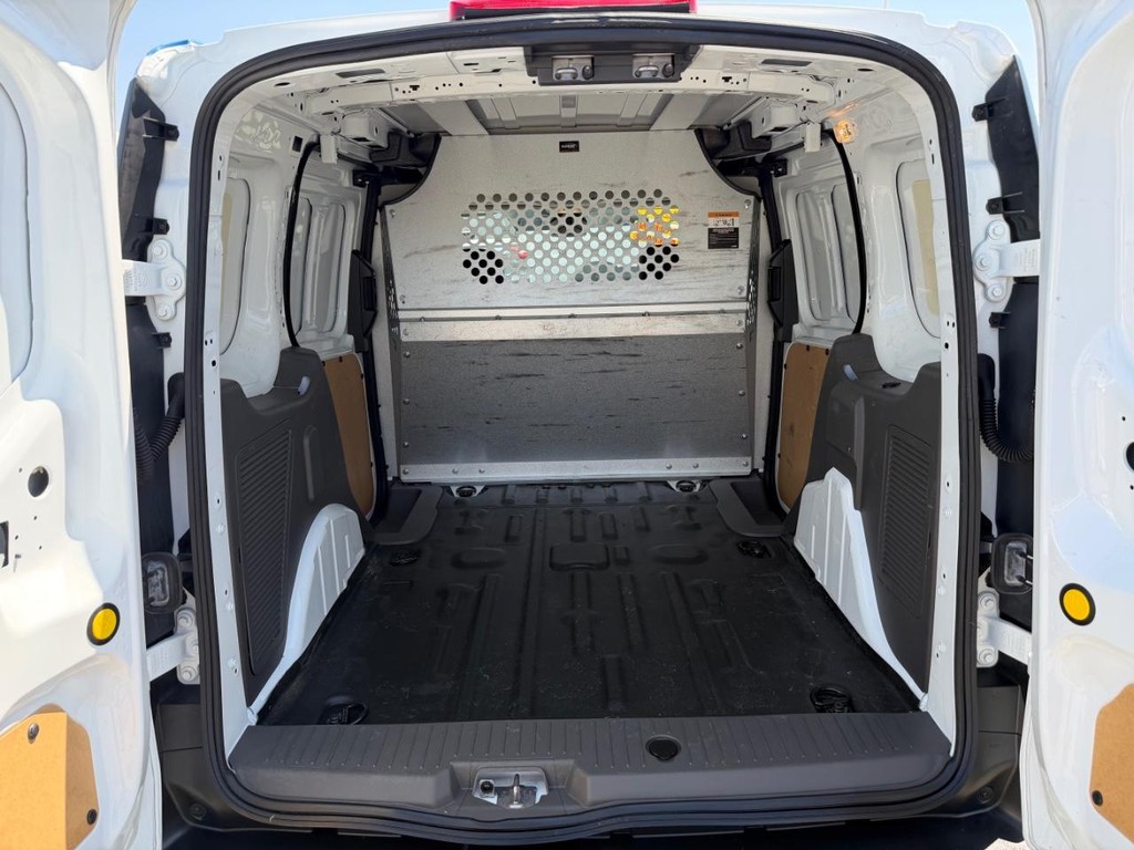 Ford Transit Connect Vehicle Full-screen Gallery Image 16