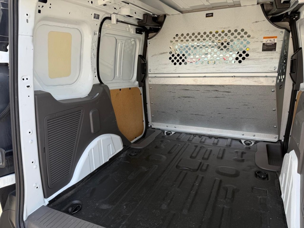 Ford Transit Connect Vehicle Full-screen Gallery Image 17